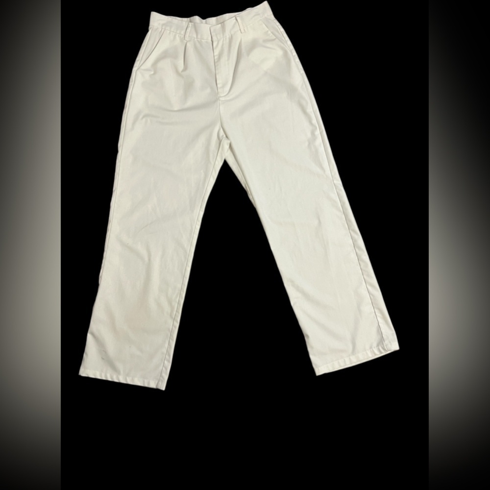 Princess Polly Women’s size 8 white pants.High Waist. Pockets. Zipper closure .